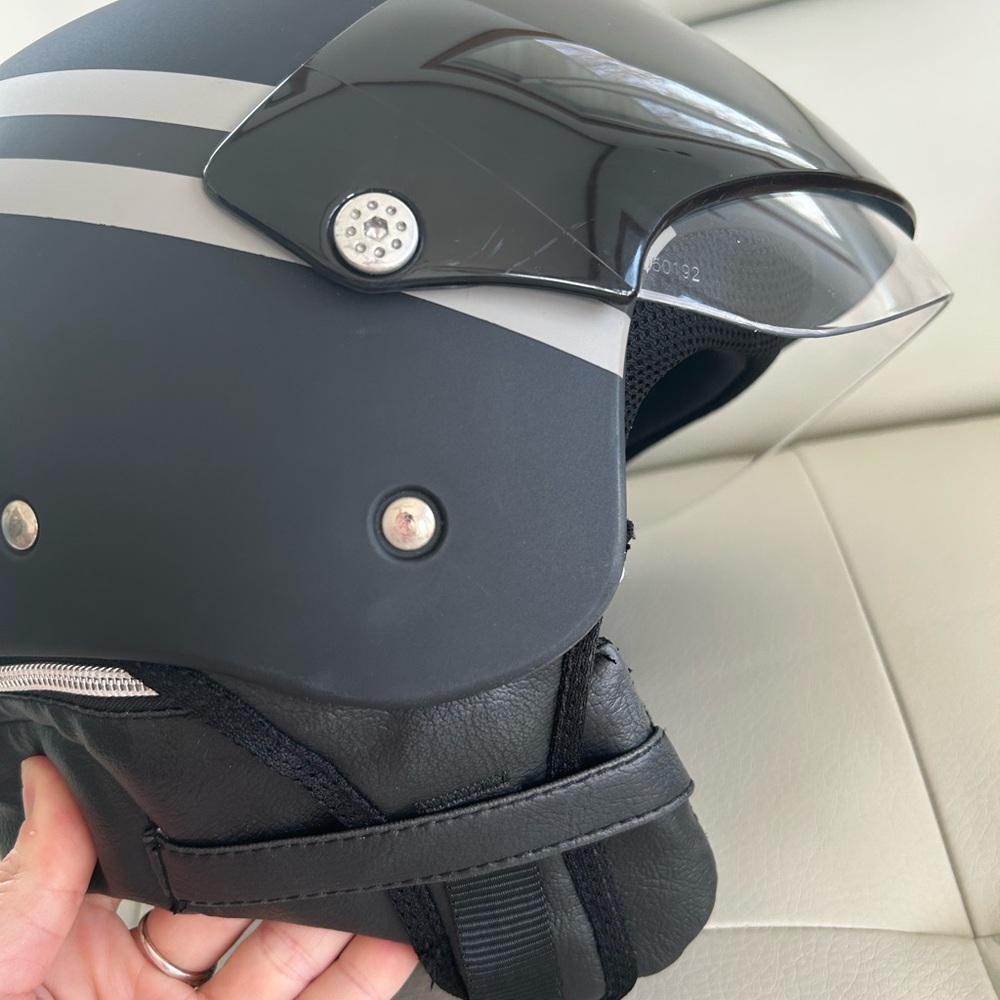 Harley-Davidson Women's Half Helmet w/ Retractable Sun Shield - Size M - Picture 7 of 9